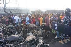 Sierra Leone: au moins 90 personnes tuées dans l'explosion d'un dépôt de carburant Sierra Leone: au moins 90 personnes tuées dans l'explosion d'un dépôt de carburant