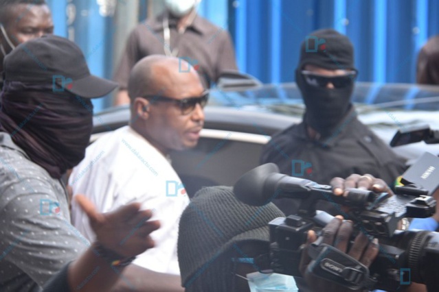 Renvoi procès Barth : des échauffourées ont éclaté entre le convoi du maire de Mermoz Sacré-Cœur et les forces de l’ordre ( IMAGES ) Renvoi procès Barth : des échauffourées ont éclaté entre le convoi du maire de Mermoz Sacré-Cœur et les forces de l’ordre ( IMAGES )