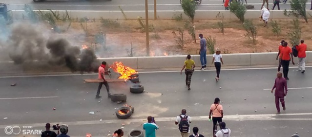 VDN : le calme est revenu après les manifestations des militants de « Yewwi askan wi » VDN : le calme est revenu après les manifestations des militants de « Yewwi askan wi »