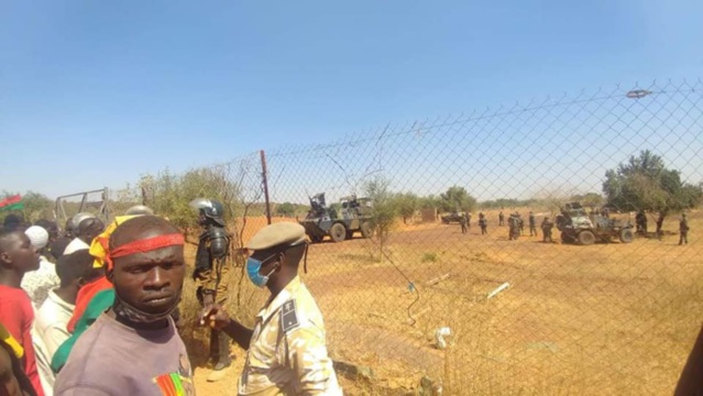 Manifestations populaires à Kaya (Burkina) pour exiger le départ de l’armée française : au moins 3 blessés parmi les protestataires Manifestations populaires à Kaya (Burkina) pour exiger le départ de l’armée française : au moins 3 blessés parmi les protestataires