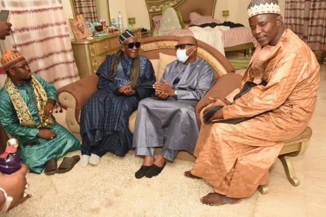 DERNIÈRE MINUTE- Le Khalif de Médina Baye reçoit Barthelemy Dias DERNIÈRE MINUTE- Le Khalif de Médina Baye reçoit Barthelemy Dias