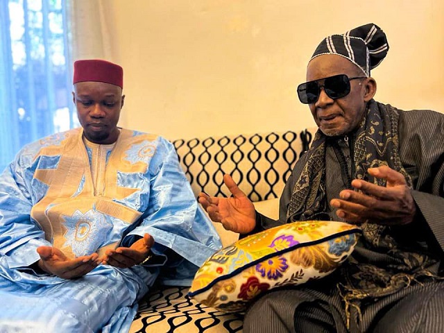 En visite au guide religieux: Télescopage frôlé entre Macky, Barth, Déthié et Sonko chez Cheikh Mahi En visite au guide religieux: Télescopage frôlé entre Macky, Barth, Déthié et Sonko chez Cheikh Mahi
