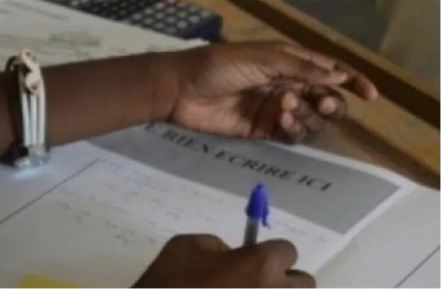 Pour passer en Terminale: Une élève falsifie ses bulletins de notes Pour passer en Terminale: Une élève falsifie ses bulletins de notes