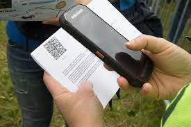 Mesures anti-Covid : nouvelles manifestations de colère des anti-pass en Europe Mesures anti-Covid : nouvelles manifestations de colère des anti-pass en Europe