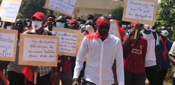 Échauffourées à l’Université de Bambey : Plus d’une vingtaine d’étudiants arrêtés Échauffourées à l’Université de Bambey : Plus d’une vingtaine d’étudiants arrêtés