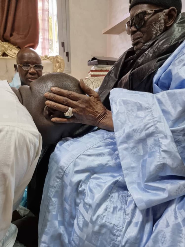 Sur ndiguel du khalife général des mourides qui l'a reçu hier : Khadim Ba prend une décision radicale pour préserver sa famille. Sur ndiguel du khalife général des mourides qui l'a reçu hier : Khadim Ba prend une décision radicale pour préserver sa famille.