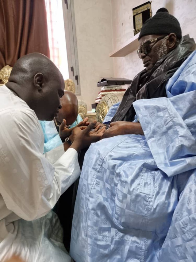 Sur ndiguel du khalife général des mourides qui l'a reçu hier : Khadim Ba prend une décision radicale pour préserver sa famille. Sur ndiguel du khalife général des mourides qui l'a reçu hier : Khadim Ba prend une décision radicale pour préserver sa famille.