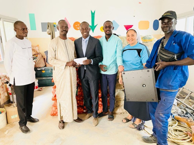​Fêtes de Noël 2021 : « Xippil Xool Lifi Macky Déf » accompagne des familles catholiques...