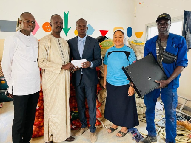 Fêtes de Noël 2021 : « Xippil Xool Lifi Macky Déf » accompagne des familles catholiques... Fêtes de Noël 2021 : « Xippil Xool Lifi Macky Déf » accompagne des familles catholiques...