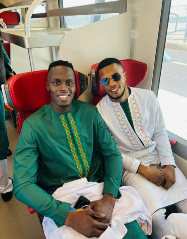 Remise du drapeau : Les Lions ont voyagé à bord du TER pour rallier le palais... (Photos) Remise du drapeau : Les Lions ont voyagé à bord du TER pour rallier le palais... (Photos)