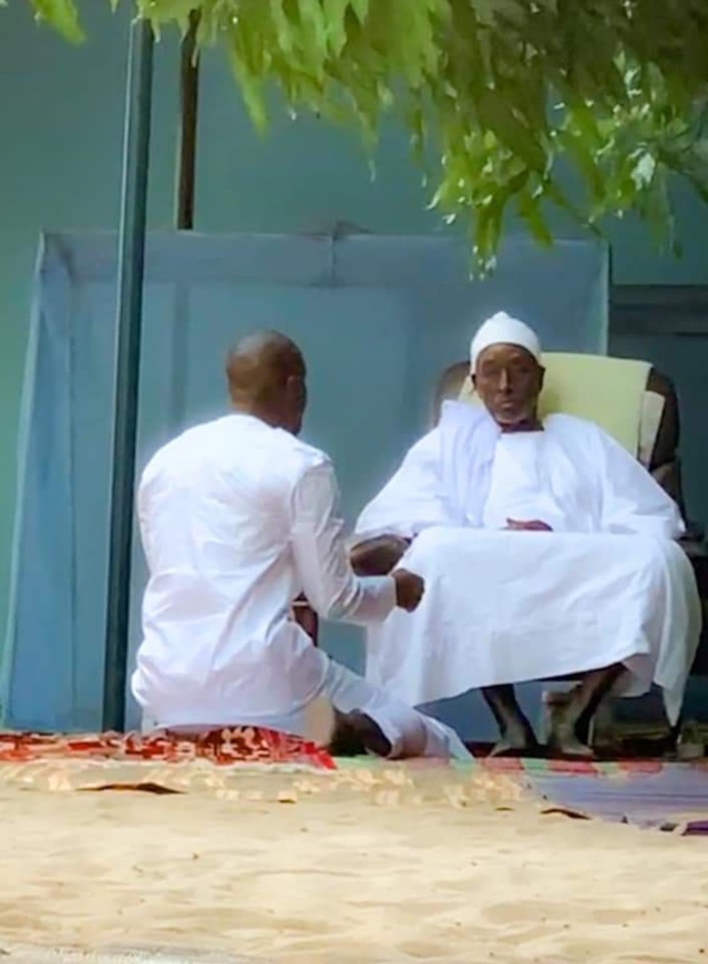 Ousmane Sonko reçu par Serigne Cheikh Saliou, fils aîné de Serigne Saliou Mbacké (IMAGES)