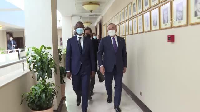 En visite officielle à Ankara, Antoine Diome rencontre le ministre turc des Affaires étrangères (IMAGES ) En visite officielle à Ankara, Antoine Diome rencontre le ministre turc des Affaires étrangères (IMAGES )