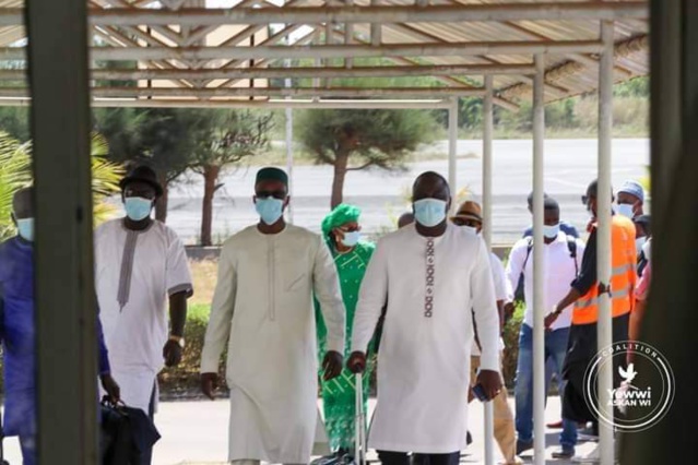 Arrêt sur image- Arrivée des leaders de la coalition Yeewi askanwi à Ziguinchor en prélude du meeting d’ouverture du 8 janvier 2022 Arrêt sur image- Arrivée des leaders de la coalition Yeewi askanwi à Ziguinchor en prélude du meeting d’ouverture du 8 janvier 2022