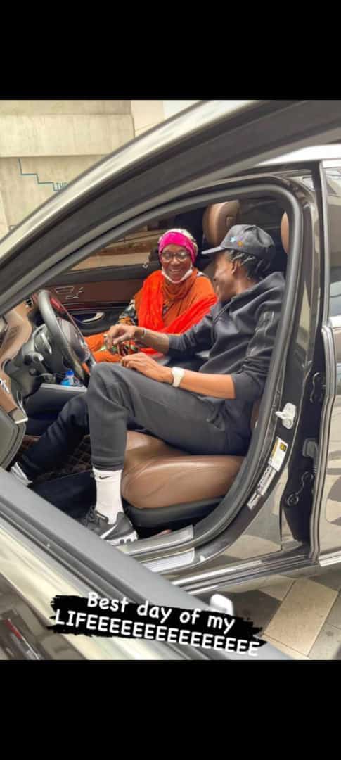 Voici Oumar Mbodj criblé de balles dans sa voiture à Atlanta ! Voici Oumar Mbodj criblé de balles dans sa voiture à Atlanta !