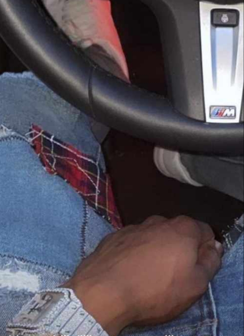 L'une des apparitions du Sénégalais Oumar Mbodj, froidement abattu à Atlanta, avec sa fameuse montre en... diamant L'une des apparitions du Sénégalais Oumar Mbodj, froidement abattu à Atlanta, avec sa fameuse montre en... diamant