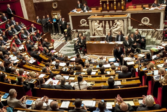 Covid-19: le pass vaccinal définitivement adopté par l'Assemblée nationale Française