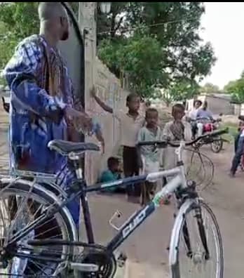 Diaobé locales 2022: Seny KEBE: Le plus jeune candidat qui bat campagne à bord de son...vélo