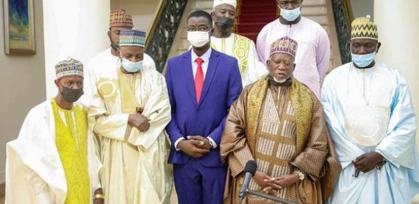 Audience au Palais : Le khalife de Léona Niassène a présenté son projet de complexe islamique à Macky Sall Audience au Palais : Le khalife de Léona Niassène a présenté son projet de complexe islamique à Macky Sall