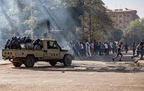 Au Burkina Faso, des heurts éclatent à Ouagadougou après une interdiction de manifester Au Burkina Faso, des heurts éclatent à Ouagadougou après une interdiction de manifester