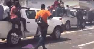 Mbour: des jeunes armés à bord d’un pick up ont été arrêtés par la Police de Saly... Mbour: des jeunes armés à bord d’un pick up ont été arrêtés par la Police de Saly...