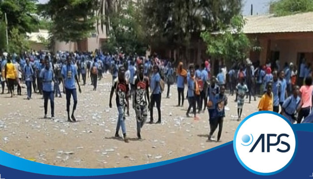 KOLDA : DES ÉLÈVES MARCHENT POUR RÉCLAMER LA FIN DES GRÈVES D’ENSEIGNANTS KOLDA : DES ÉLÈVES MARCHENT POUR RÉCLAMER LA FIN DES GRÈVES D’ENSEIGNANTS