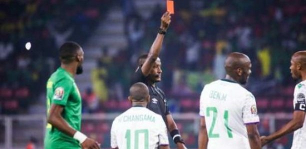 CAN 2021: Les comores lourdement sanctionnées par la CAF pour avoir fait jouer un défenseur dans les buts CAN 2021: Les comores lourdement sanctionnées par la CAF pour avoir fait jouer un défenseur dans les buts