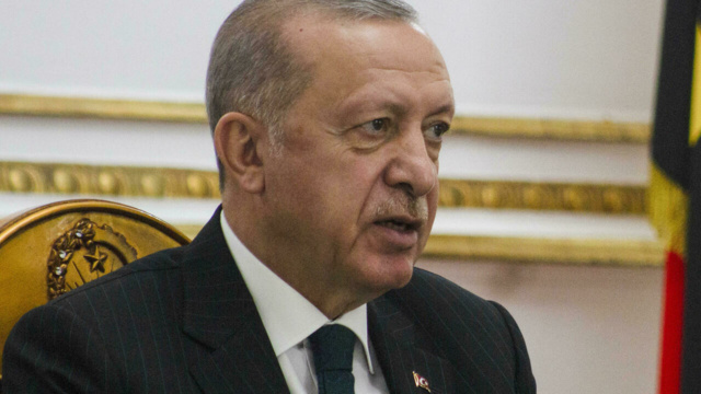 Turquie: Erdogan limoge des responsables et s'en prend aux médias