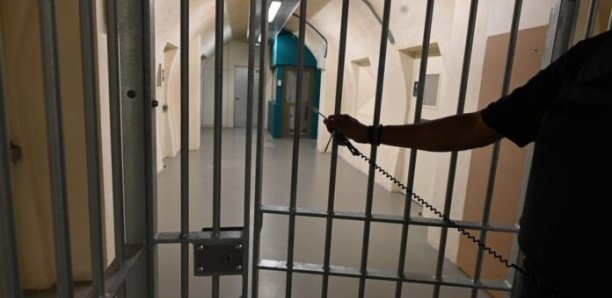 Restaurant Kheweul Gui : Habib Fall, qui avait poignardé à mort son collègue, envoyé en prison Restaurant Kheweul Gui : Habib Fall, qui avait poignardé à mort son collègue, envoyé en prison