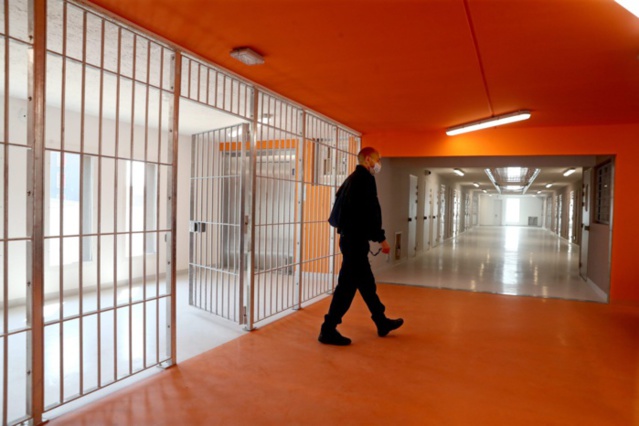 Violences conjugales : En France les victimes sont désormais systématiquement averties à la sortie de prison de leur conjoint. Violences conjugales : En France les victimes sont désormais systématiquement averties à la sortie de prison de leur conjoint.