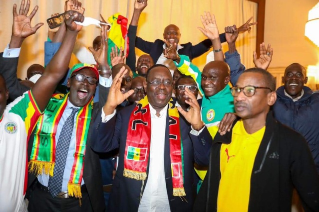 Premier supporter des "Lions", comment le Président Macky Sall, stressé,  a suivi la finale de la CAN (VIDÉO)