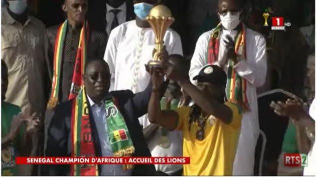 Macky Sall aux joueurs : « c’est une fierté que vous nous faites, le Sénégal vous récompensera à la hauteur de votre performance » Macky Sall aux joueurs : « c’est une fierté que vous nous faites, le Sénégal vous récompensera à la hauteur de votre performance »