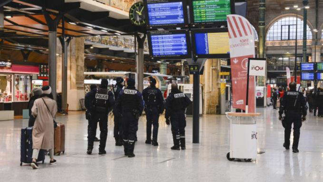 Paris : un homme armé d'un couteau tué après avoir menacé des policiers à la gare du Nord