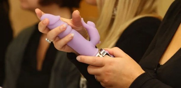 Saint-Valentin: Les jeunes préfèrent des jouets sexuels aux fleurs comme cadeaux Saint-Valentin: Les jeunes préfèrent des jouets sexuels aux fleurs comme cadeaux