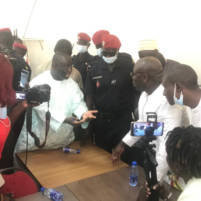 Mairie Guédiawaye- Ahmet Aidara énervé lève la séance : « Aliou Sall doit quitter cette salle…ici c’est nous qui décidons »