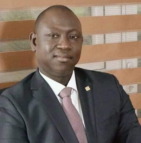 Au nom de la République et pour la Nation, le chef de l'Etat Macky SALL rend hommage à son prédécesseur. Au nom de la République et pour la Nation, le chef de l'Etat Macky SALL rend hommage à son prédécesseur.