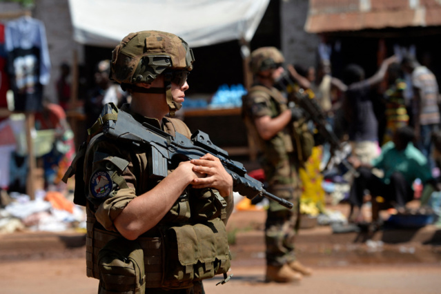 Centrafrique : quatre militaires français arrêtés à l'aéroport de Bangui