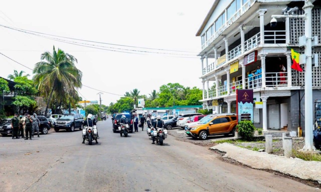 UNE AVENUE DE L'ARCHIPEL DES COMORES BAPTISÉE AU NOM DU...SÉNÉGAL (IMAGES EXCLUSIVES) UNE AVENUE DE L'ARCHIPEL DES COMORES BAPTISÉE AU NOM DU...SÉNÉGAL (IMAGES EXCLUSIVES)