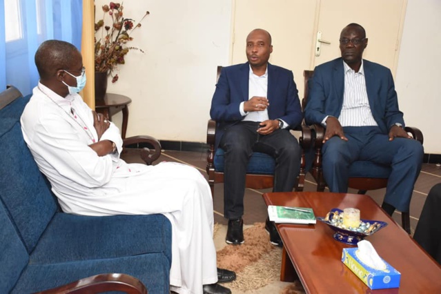 L'Eglise  catholique offensée, le maire de Dakar,  solidaire, a rendu visite à l’archevêque de Dakar (IMAGES)