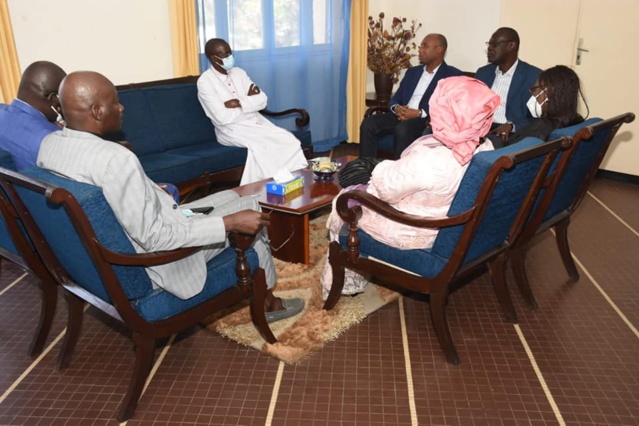 L'Eglise  catholique offensée, le maire de Dakar,  solidaire, a rendu visite à l’archevêque de Dakar (IMAGES)