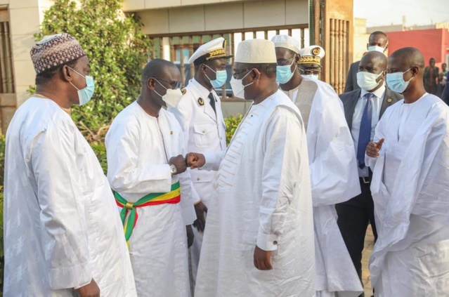 Le Pr Macky Sall chez les...Layenes (images ) Le Pr Macky Sall chez les...Layenes (images )