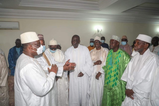 Le Pr Macky Sall chez les...Layenes (images )