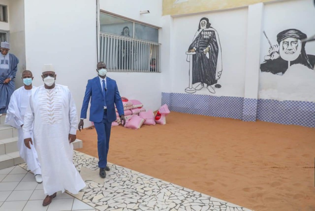 Le Pr Macky Sall chez les...Layenes (images )