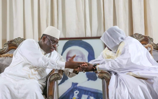 Le Pr Macky Sall chez les...Layenes (images ) Le Pr Macky Sall chez les...Layenes (images )