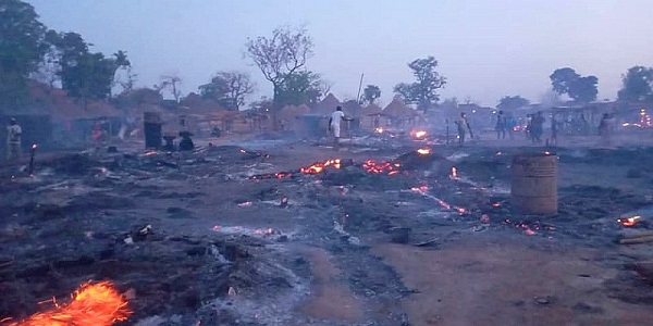 Médina Yoro Foulah : violent incendie déclaré dans un village de Bignarabé Médina Yoro Foulah : violent incendie déclaré dans un village de Bignarabé