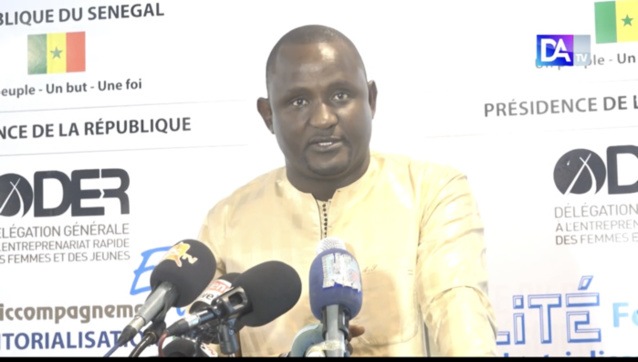 DÉRAPAGES DU DG DE LA DER / Pape Amadou Sarr sévèrement réprimandé dans les réseaux sociaux par… DÉRAPAGES DU DG DE LA DER / Pape Amadou Sarr sévèrement réprimandé dans les réseaux sociaux par…