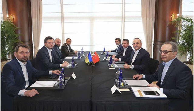 Rencontre entre le patron de la diplomatie russe Sergueï Lavrov et Dmytro Kuleba, son homologue ukrainien : pas d'accord de cessez-le-feu Rencontre entre le patron de la diplomatie russe Sergueï Lavrov et Dmytro Kuleba, son homologue ukrainien : pas d'accord de cessez-le-feu