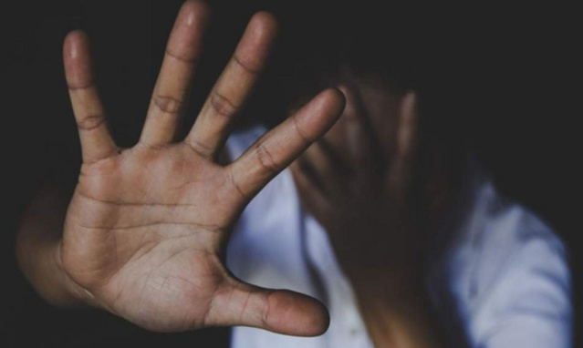 Scène horrible à Mbacké : Deux apprentis-chauffeurs violent une femme devant son enfant Scène horrible à Mbacké : Deux apprentis-chauffeurs violent une femme devant son enfant