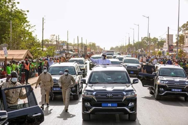 Tamba déroule le tapis rouge pour Macky Tamba déroule le tapis rouge pour Macky