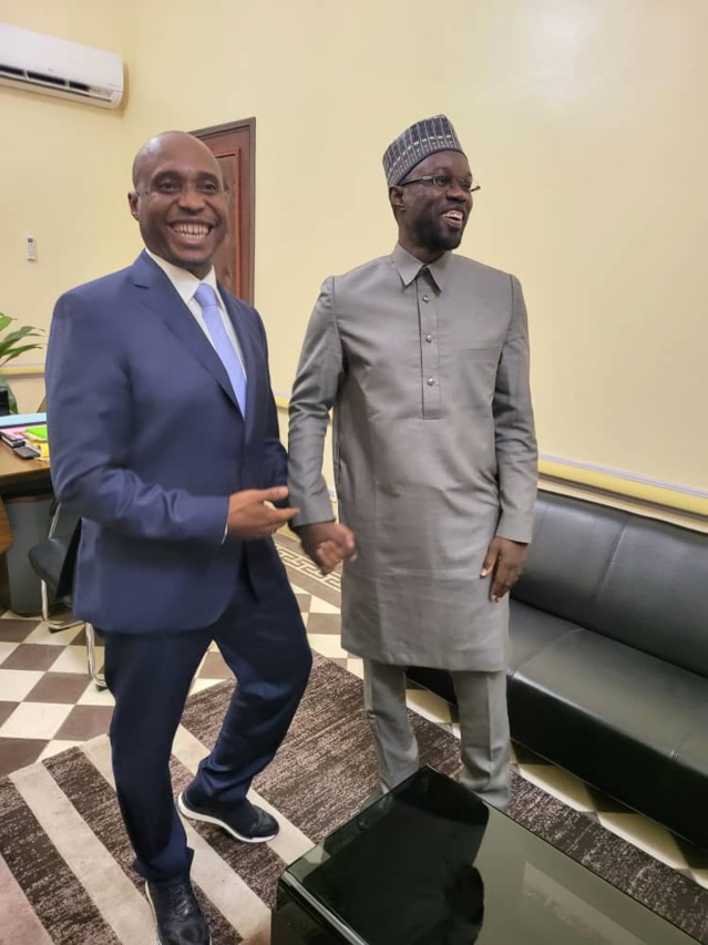 L'édile de Ziguinchor, Ousmane Sonko, a rendu visite à son collègue Barthélémy Dias L'édile de Ziguinchor, Ousmane Sonko, a rendu visite à son collègue Barthélémy Dias