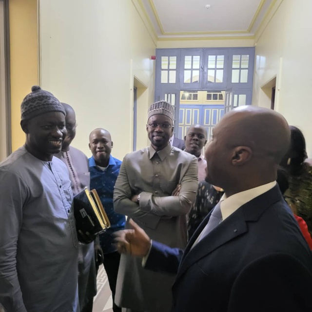 L'édile de Ziguinchor, Ousmane Sonko, a rendu visite à son collègue Barthélémy Dias L'édile de Ziguinchor, Ousmane Sonko, a rendu visite à son collègue Barthélémy Dias